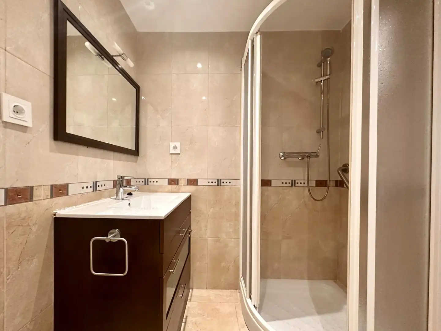 Bathroom of Flat for rent in Granada  with Air Conditioner, Heating and Terrace