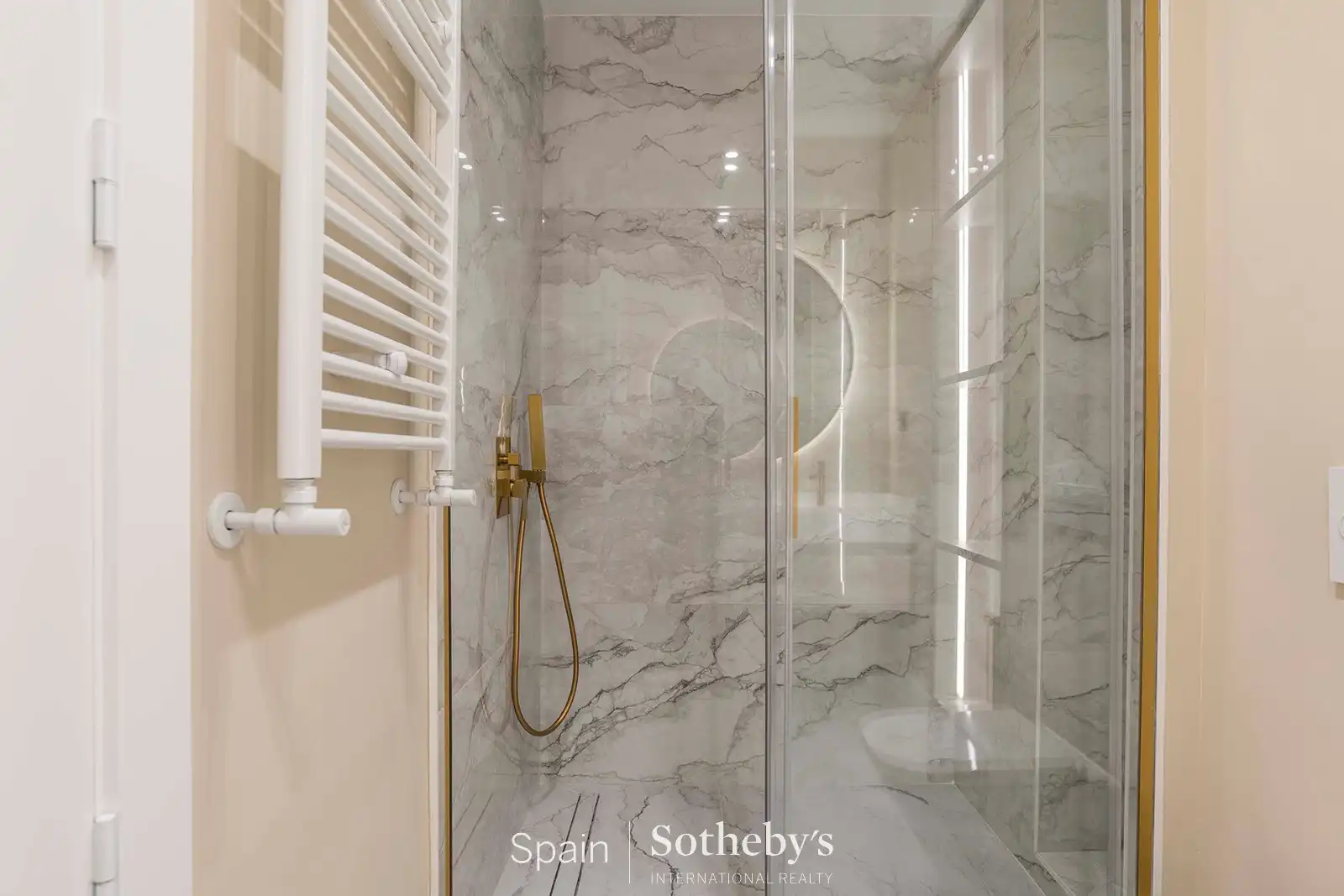 Baño de Apartamento en venta en Madrid con Aire acondicionado, Calefacción y Trastero