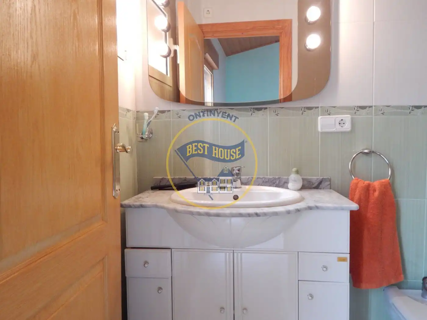 Bathroom of Houses for sale in Muro de Alcoy  with Air Conditioner, Heating and Terrace