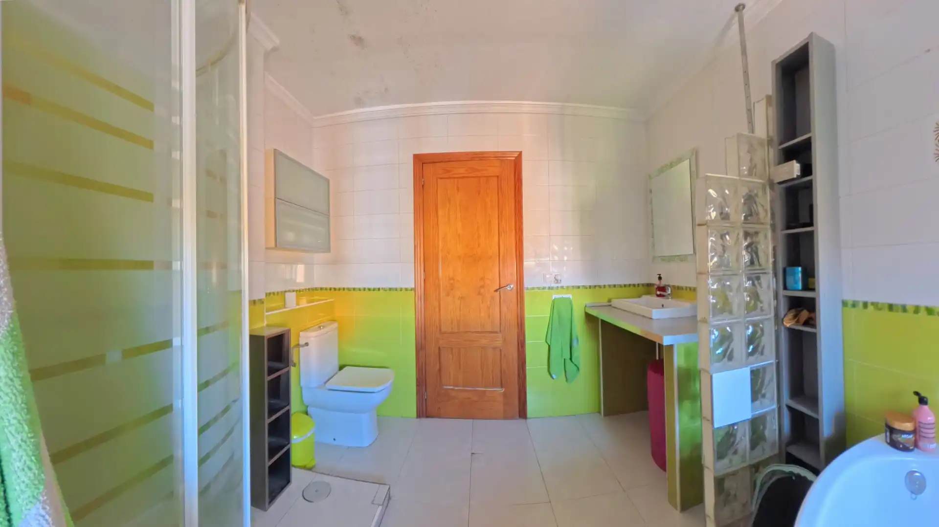 Baño de Piso en venta en Sevilla con Aire acondicionado, Amueblado y Lavadora
