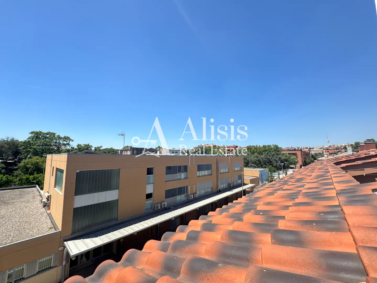 Vista exterior de Casa adosada de lloguer en Rubí amb Calefacció, Jardí privat i Balcó