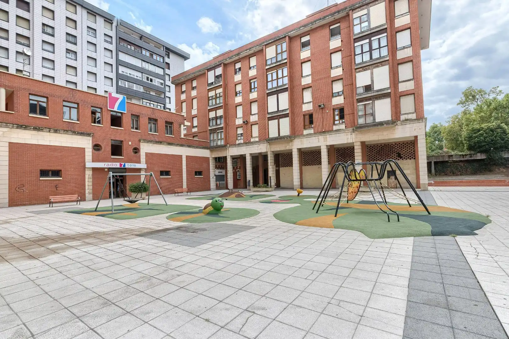 Vista exterior de Apartamento en venta en Barakaldo  con Calefacción, Trastero y Amueblado