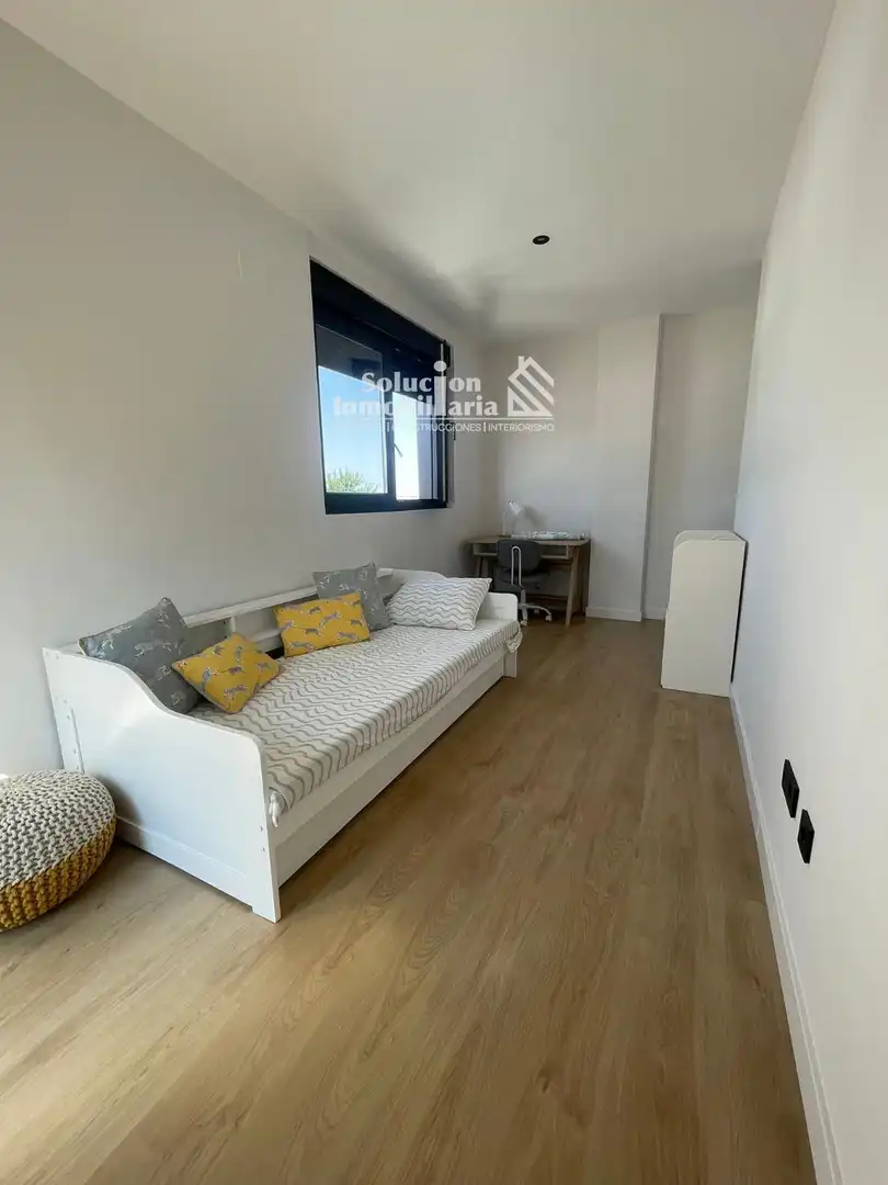 Casa adosada en venta en CALLE PEÑALARA, 14, Carbajosa de la Sagrada