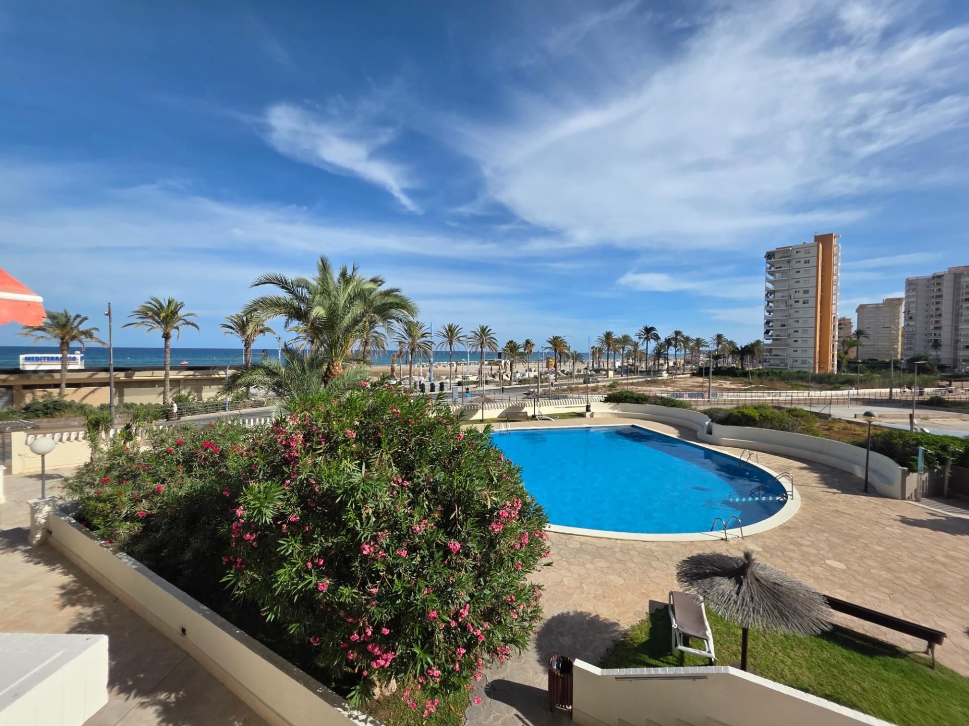 Piscina de Apartament en venda en Alicante / Alacant amb Jardí privat, Terrassa i Traster