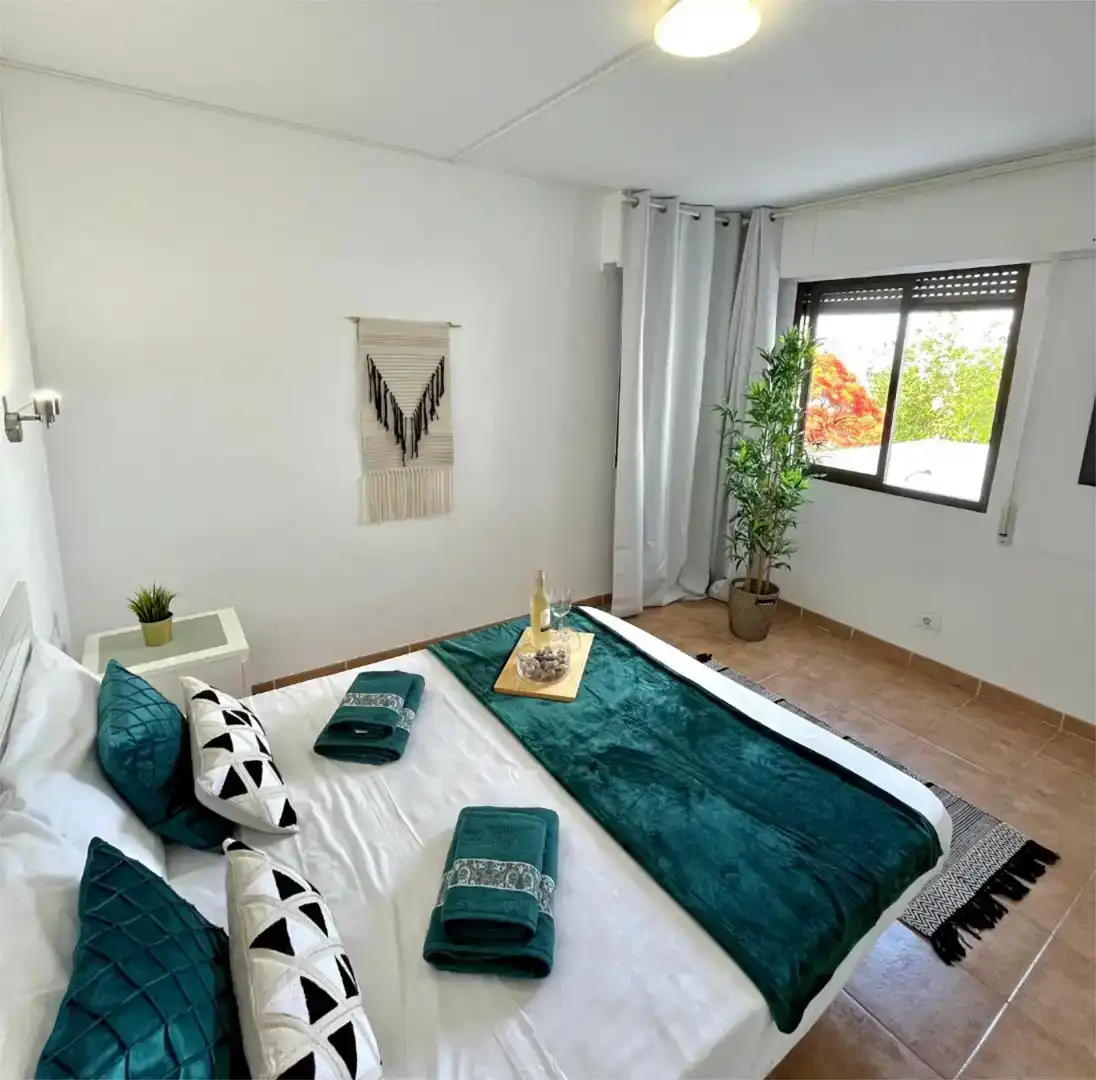 Habitación de Apartamento en venta en Adeje con Piscina y Balcón