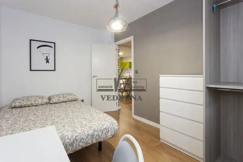 Schlafzimmer von Wohnung zur Miete in Zaragoza mit Heizung, Ofen und Waschmaschine
