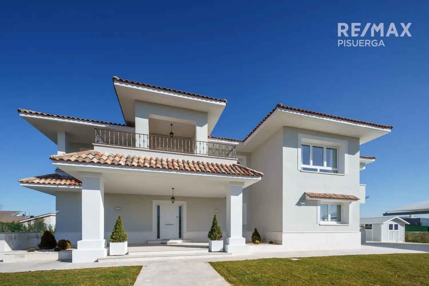 Vista exterior de Casa o xalet en venda en Laguna de Duero amb Calefacció, Jardí privat i Terrassa
