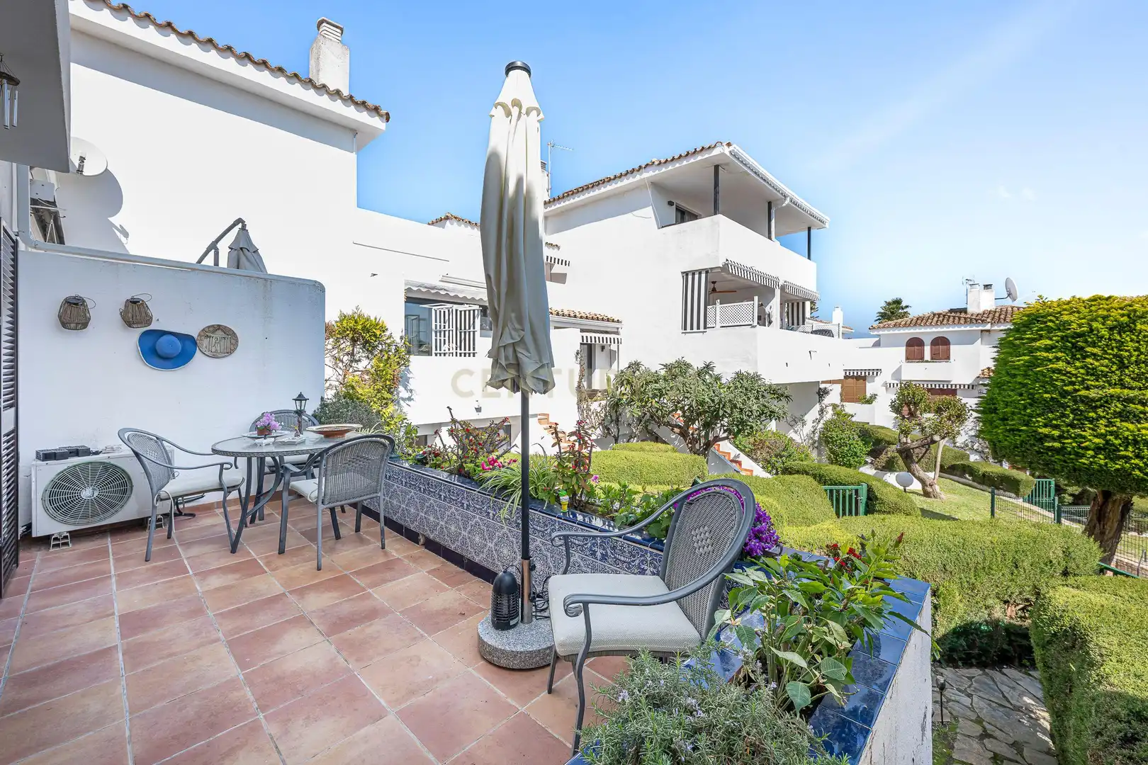 Terrassa de Casa adosada en venda en Estepona amb Jardí privat i Piscina comunitària