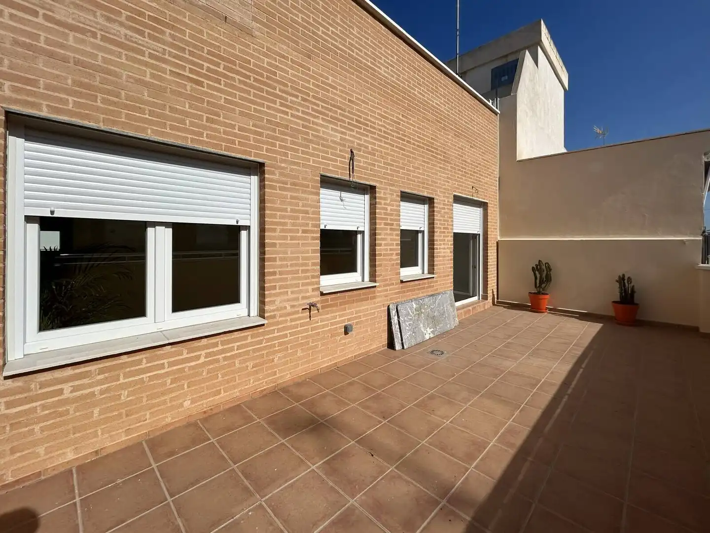 Apartament amb terrassa en venda a Pla - Carolinas
