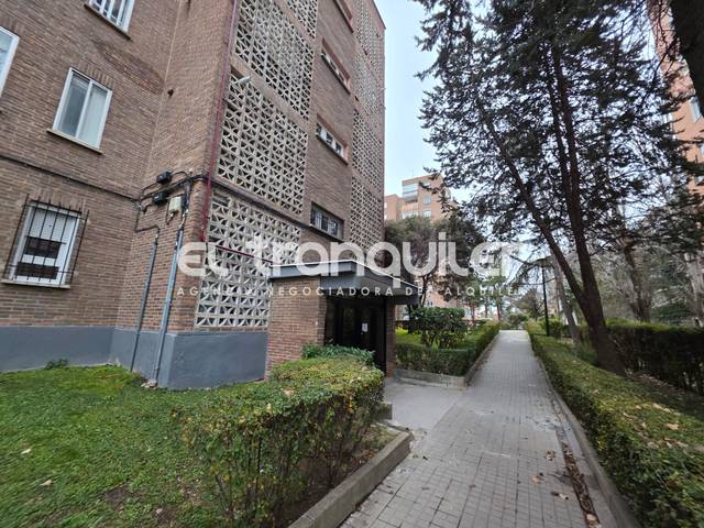 Piso en Alquiler en Calle Luis de Hoyos Sainz en Vinateros