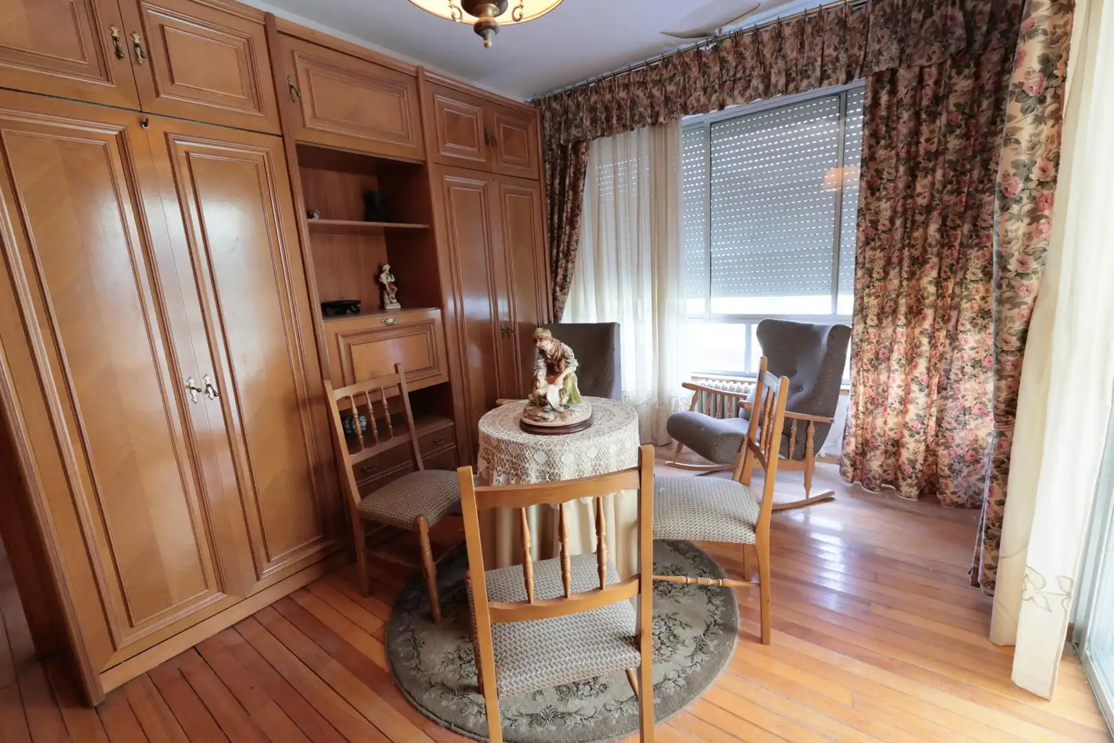 Sala de estar de Casa adosada en venta en O Barco de Valdeorras   con Calefacción, Piscina y Balcón
