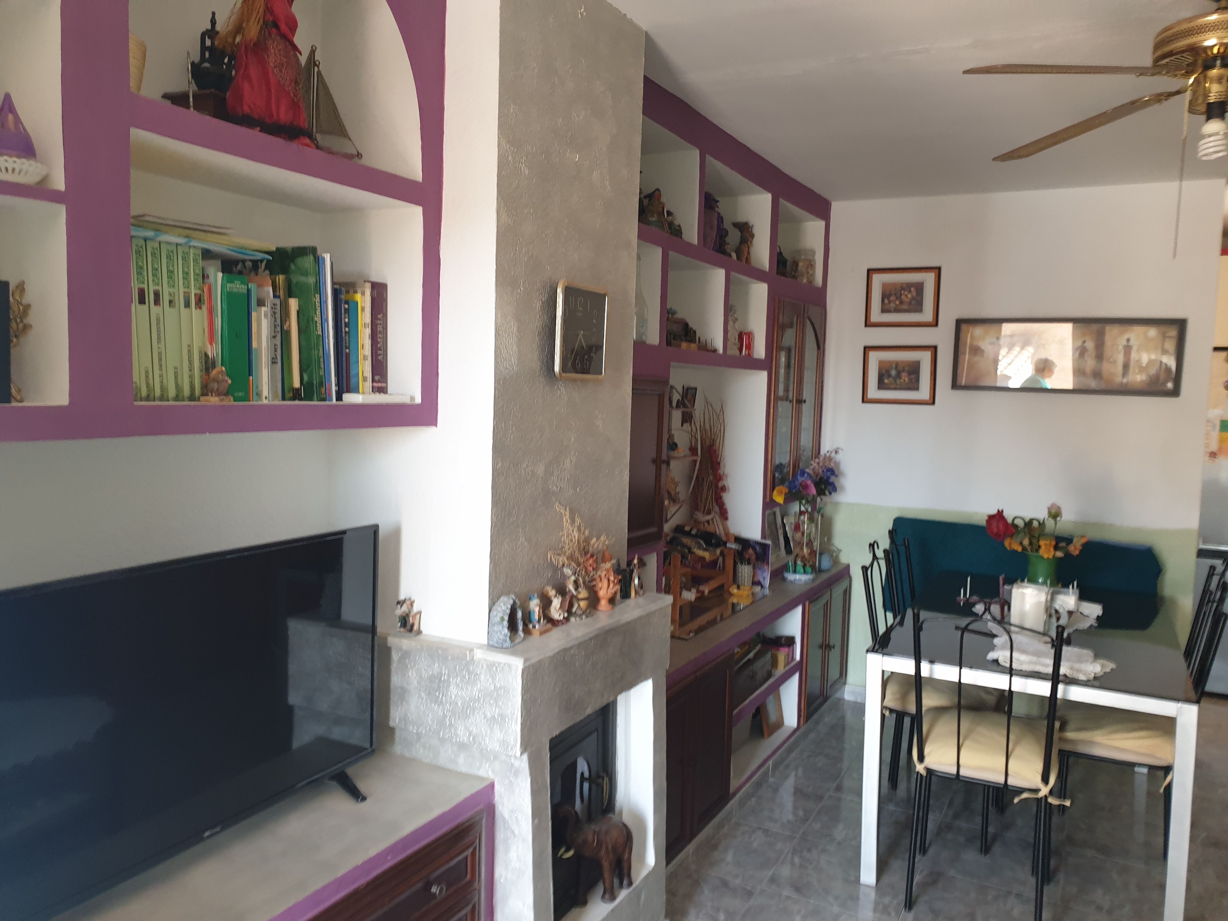 Sala d'estar de Casa adosada en venda en Roquetas de Mar amb Terrassa i Moblat