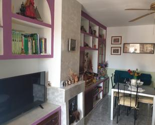 Sala d'estar de Casa adosada en venda en Roquetas de Mar amb Terrassa i Moblat