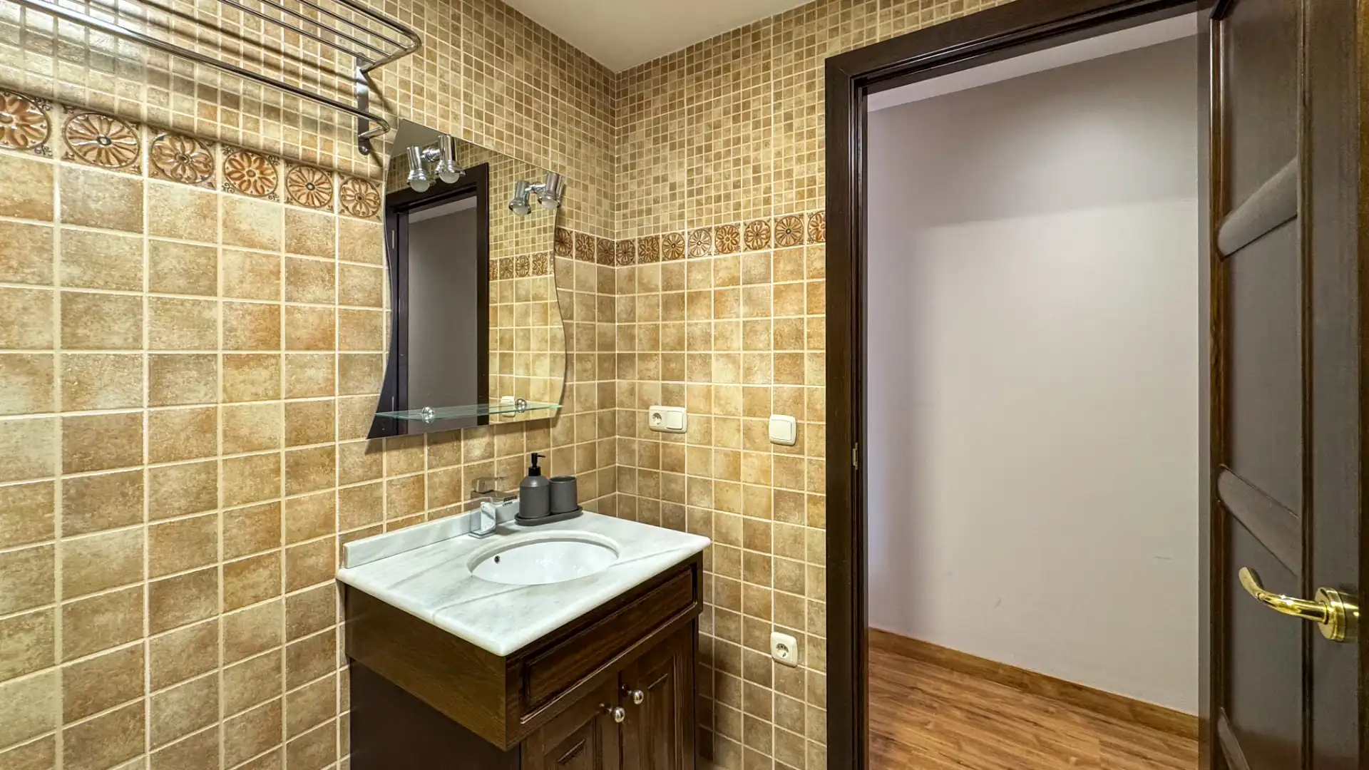 Badezimmer von Wohnung zum Verkauf in Puigcerdà mit Heizung, Parkett und Terrasse