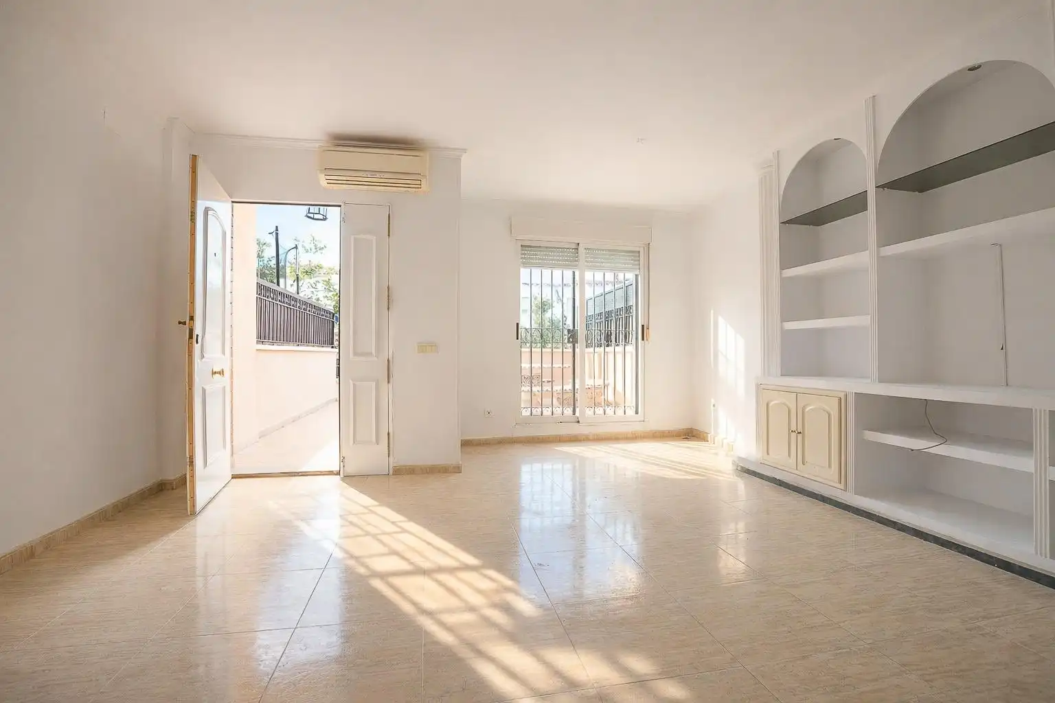 Sala d'estar de Casa o xalet en venda en Salou amb Aire condicionat, Calefacció i Jardí privat