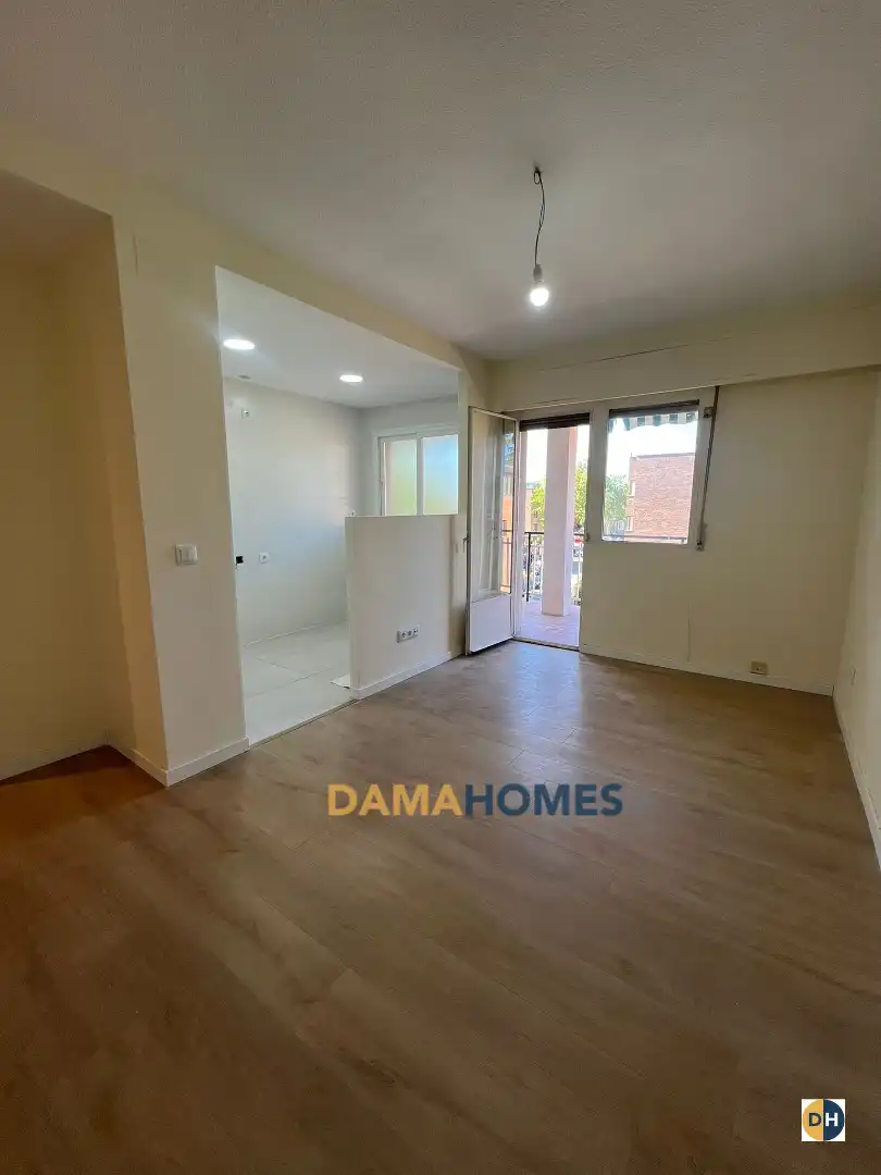 Außenansicht von Wohnung zum Verkauf in Madrid mit Heizung, Parkett und Terrasse