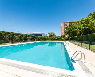 Swimming pool of Flat for sale in  Madrid Capital  with Air Conditioner, Terrace and Balcony