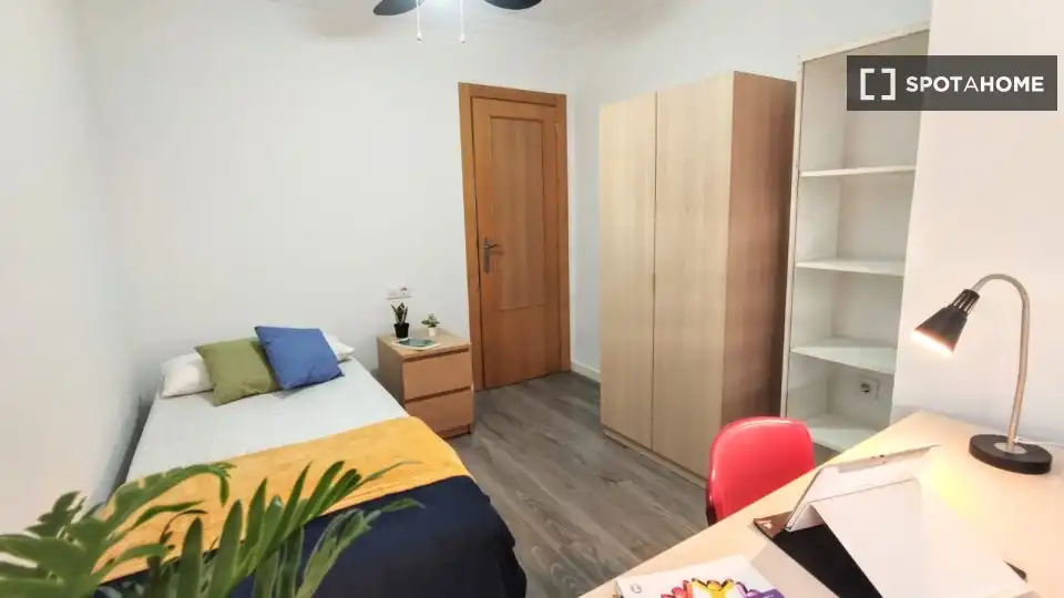 Bedroom of Flat for rent in Burjassot  with Air Conditioner, Heating and Furnished