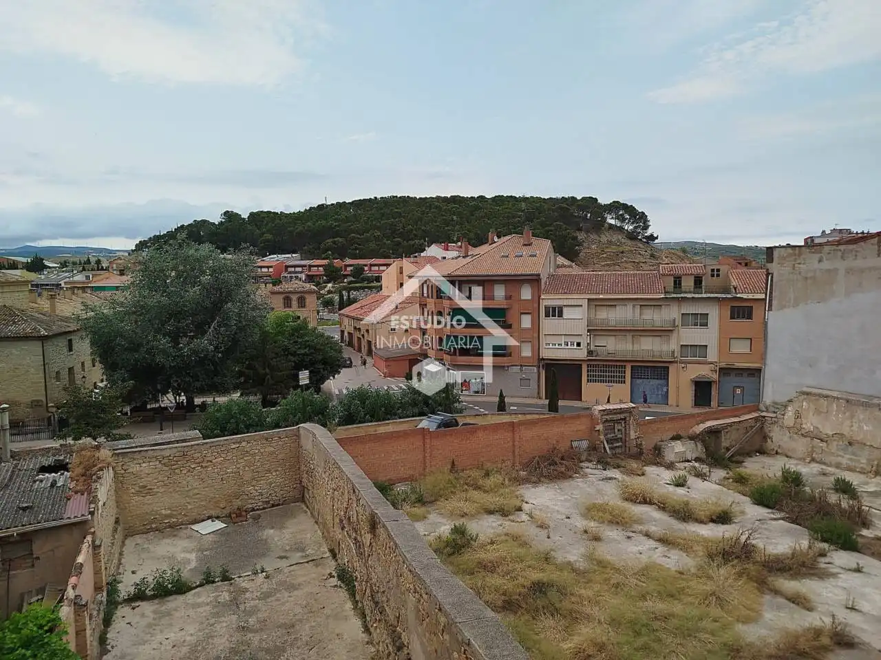 Vista exterior de Dúplex en venta en Viana con Calefacción y Balcón