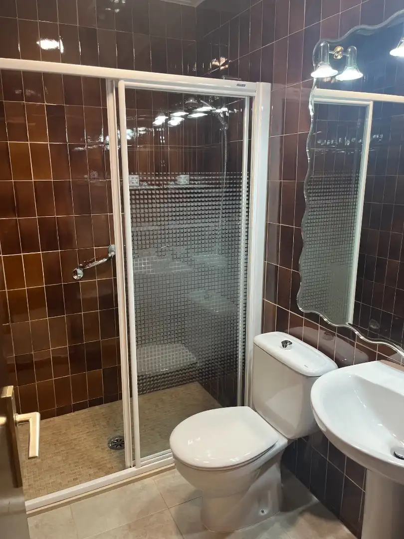 Baño de Casa o chalet de alquiler en Castellar del Vallès con Calefacción, Trastero y Horno