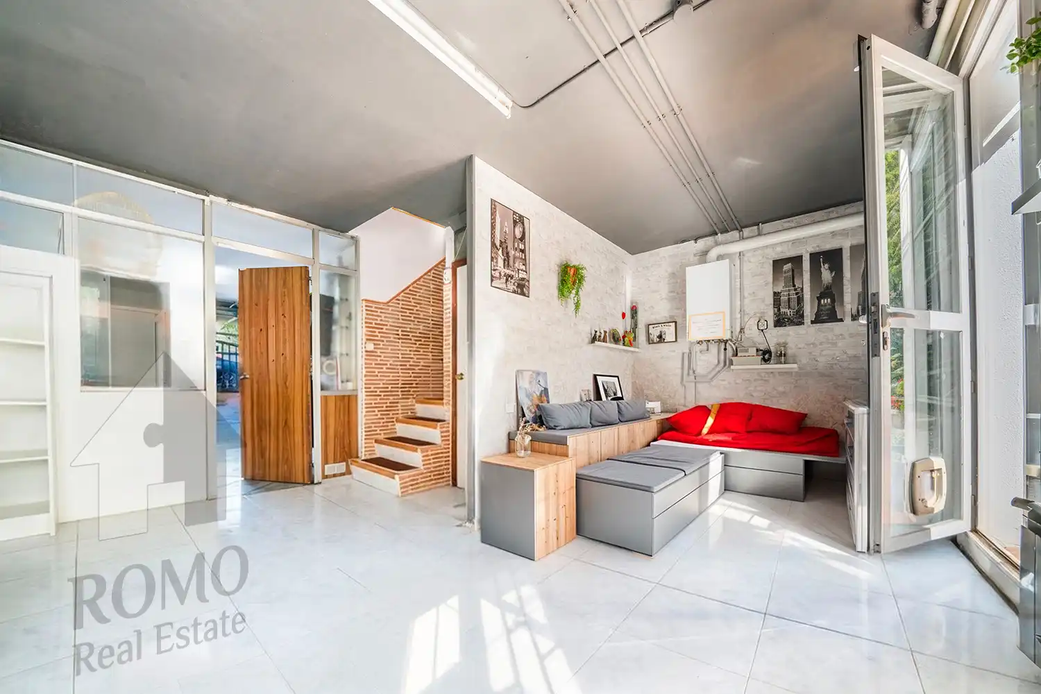 Sala de estar de Casa adosada en venta en Santa Perpètua de Mogoda con Aire acondicionado, Calefacción y Jardín privado
