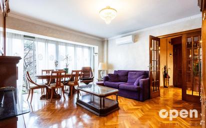 Living room of Flat for sale in Terrassa  with Air Conditioner, Heating and Parquet flooring