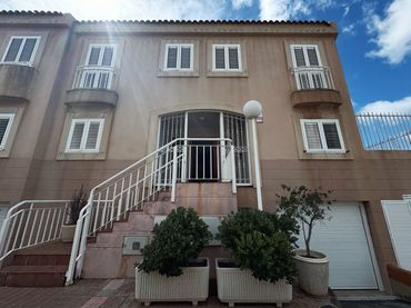 Adossat amb balcó en venda a Calle Pepe García Fajardo