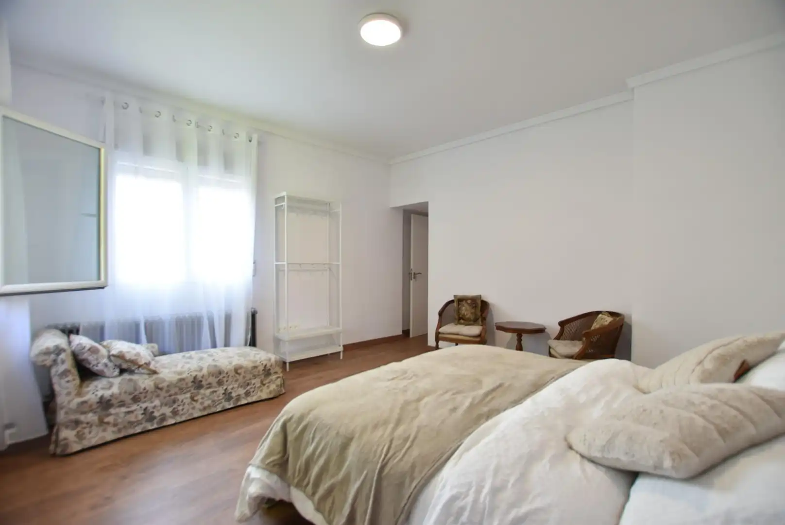 Dormitori de Casa o xalet de lloguer en Granada amb Aire condicionat, Terrassa i Piscina