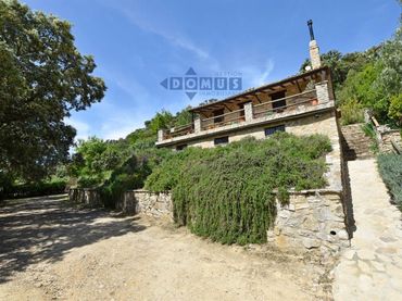 Casa rústica amb piscina en venda a Partidas Norte