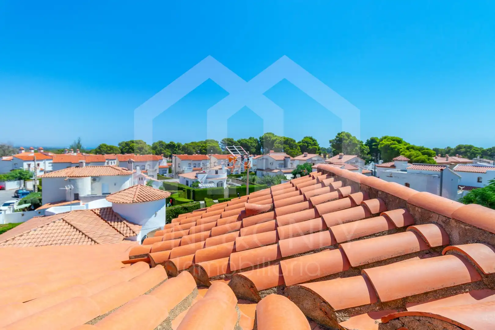 Vista exterior de Casa o xalet en venda en Mont-roig del Camp amb Aire condicionat, Calefacció i Jardí privat