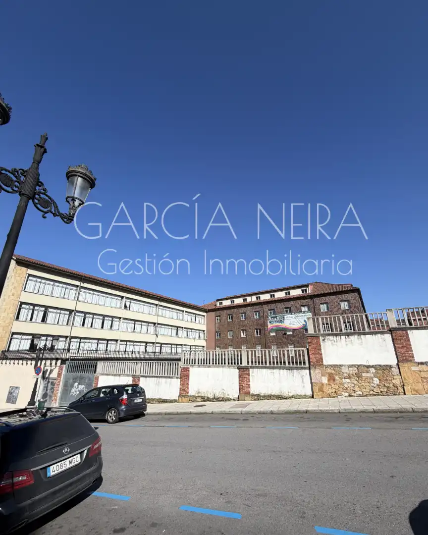 Vista exterior de Piso en venta en Oviedo  con Calefacción y Amueblado