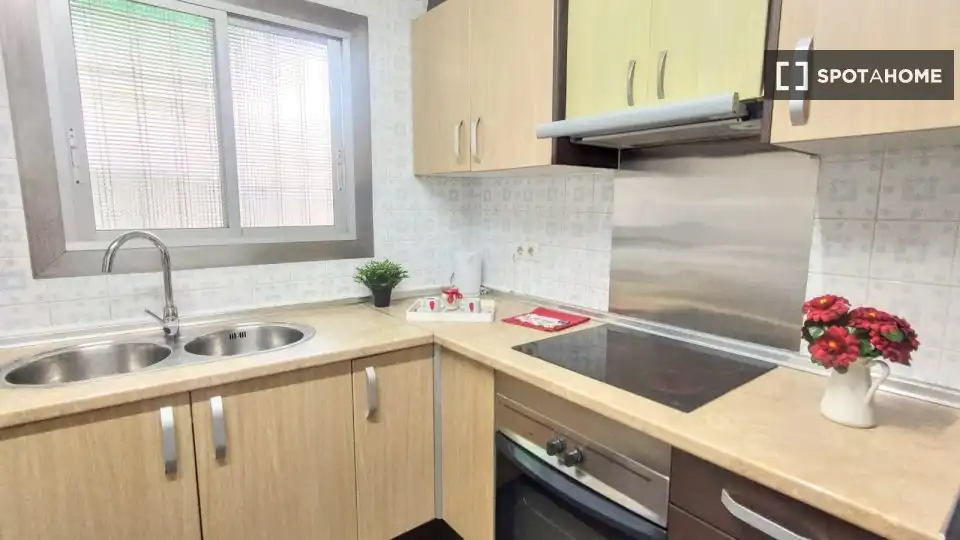 Cuina de Pis de lloguer en Paterna amb Aire condicionat, Calefacció i Moblat