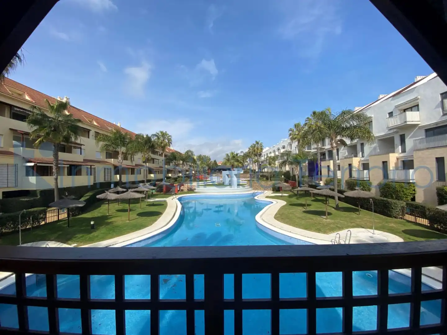Piscina de Apartament en venda en Islantilla amb Aire condicionat, Calefacció i Terrassa