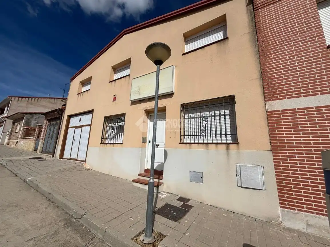 Vista exterior de Local en venda en Villaverde de Medina