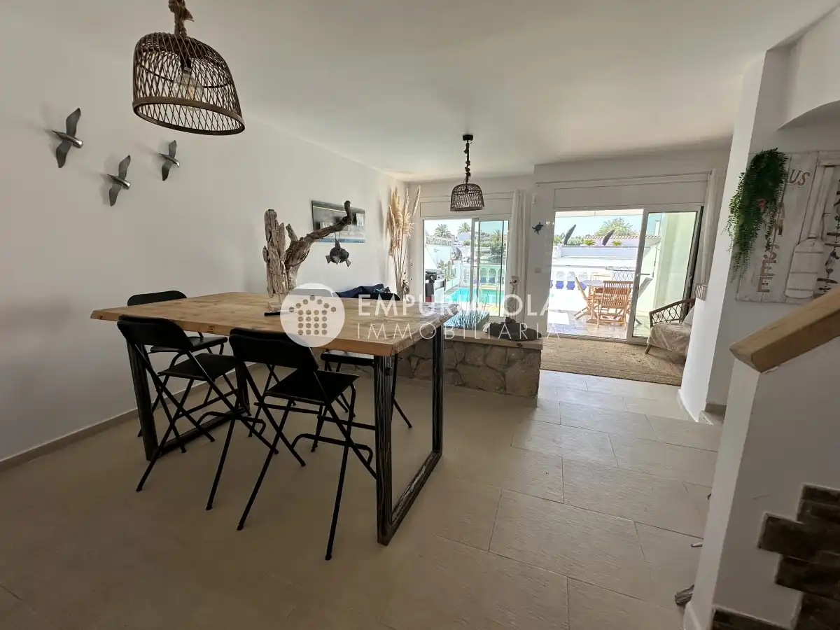 Comedor de Casa o chalet en venta en Empuriabrava con Aire acondicionado, Piscina y Amueblado
