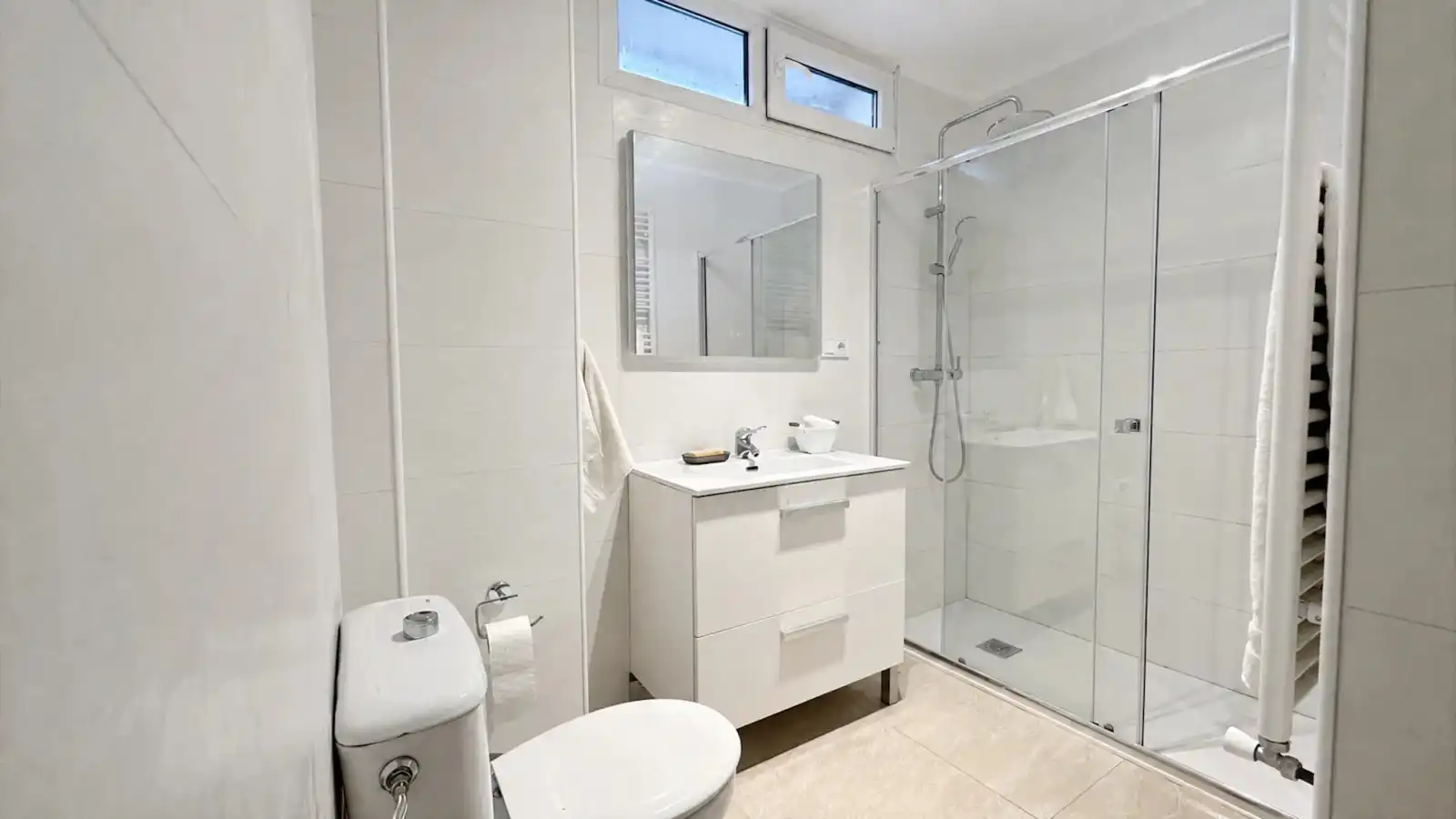Bathroom of Flat for share in El Soto de la Moraleja