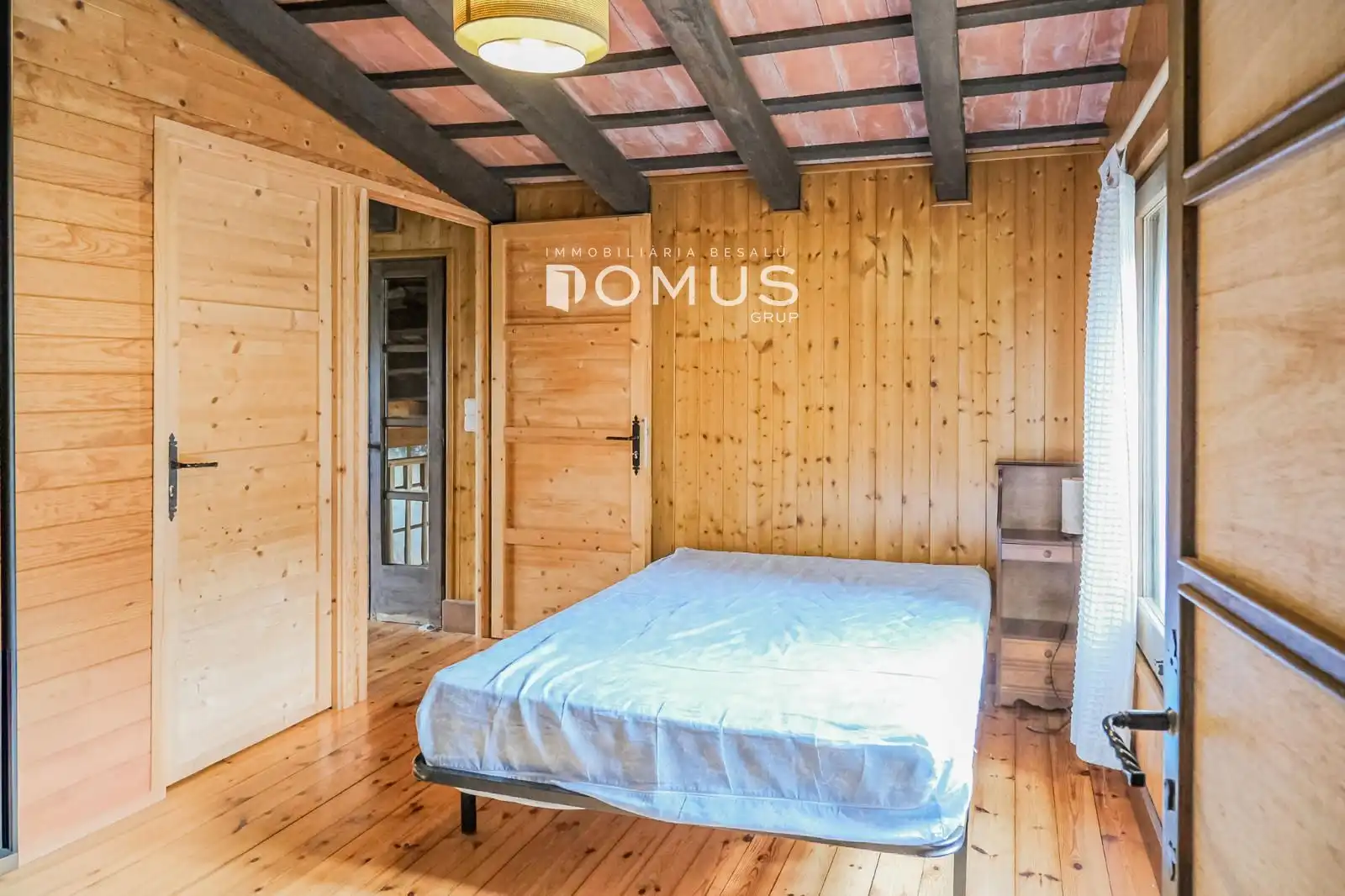 Habitación de Finca rústica en venta en Santa Pau con Calefacción, Parquet y Piscina