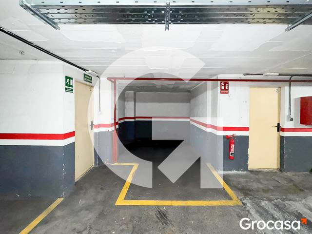 Garaje en Venta en CL TRAVESSERA LES CORTS en Barri de les Corts