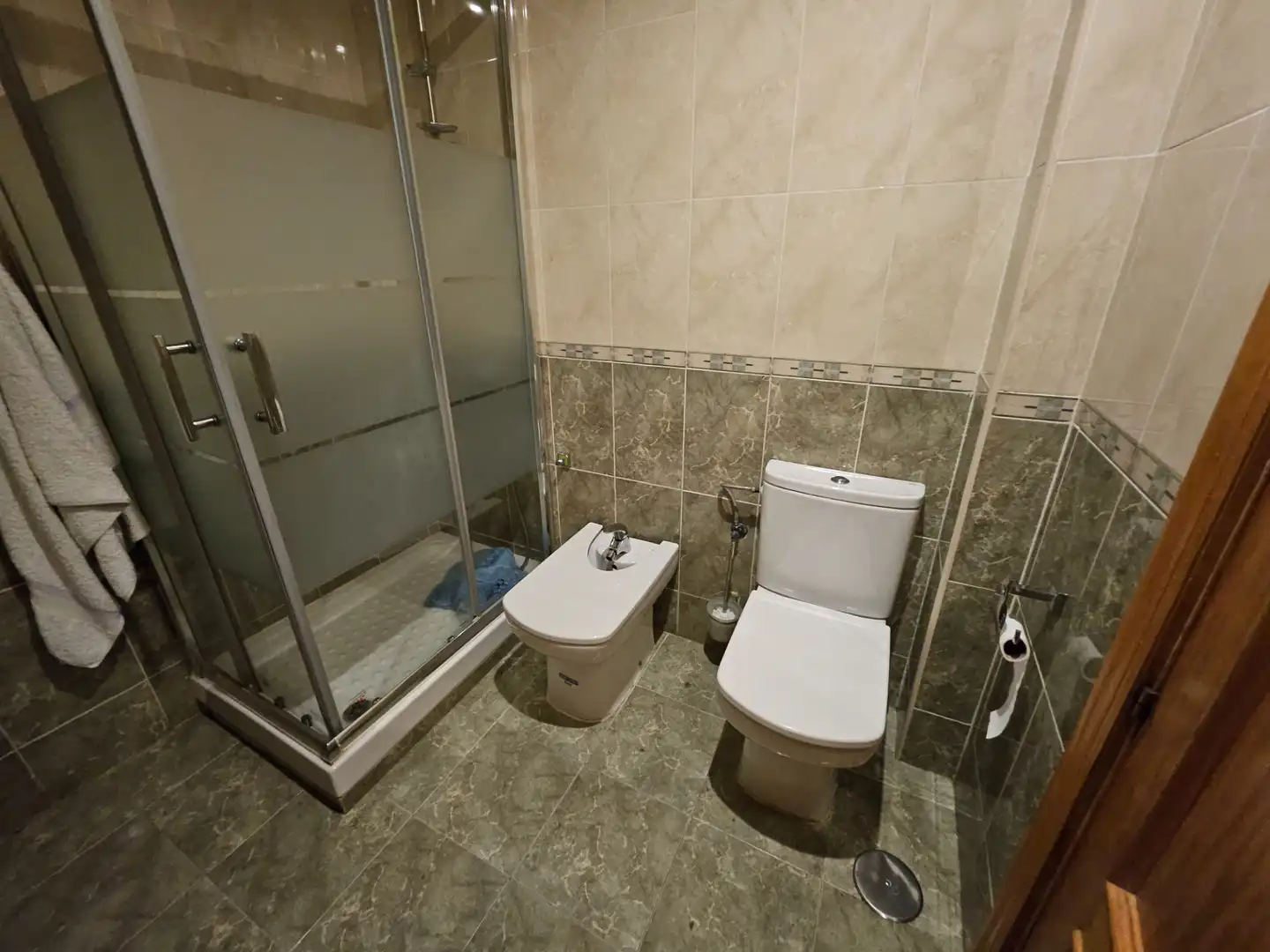 Bathroom of Flat for rent in Madrid  with Air Conditioner, Heating and Furnished