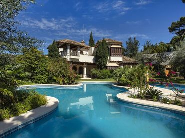 Chalet con piscina en venta en San Pedro de Alcántara
