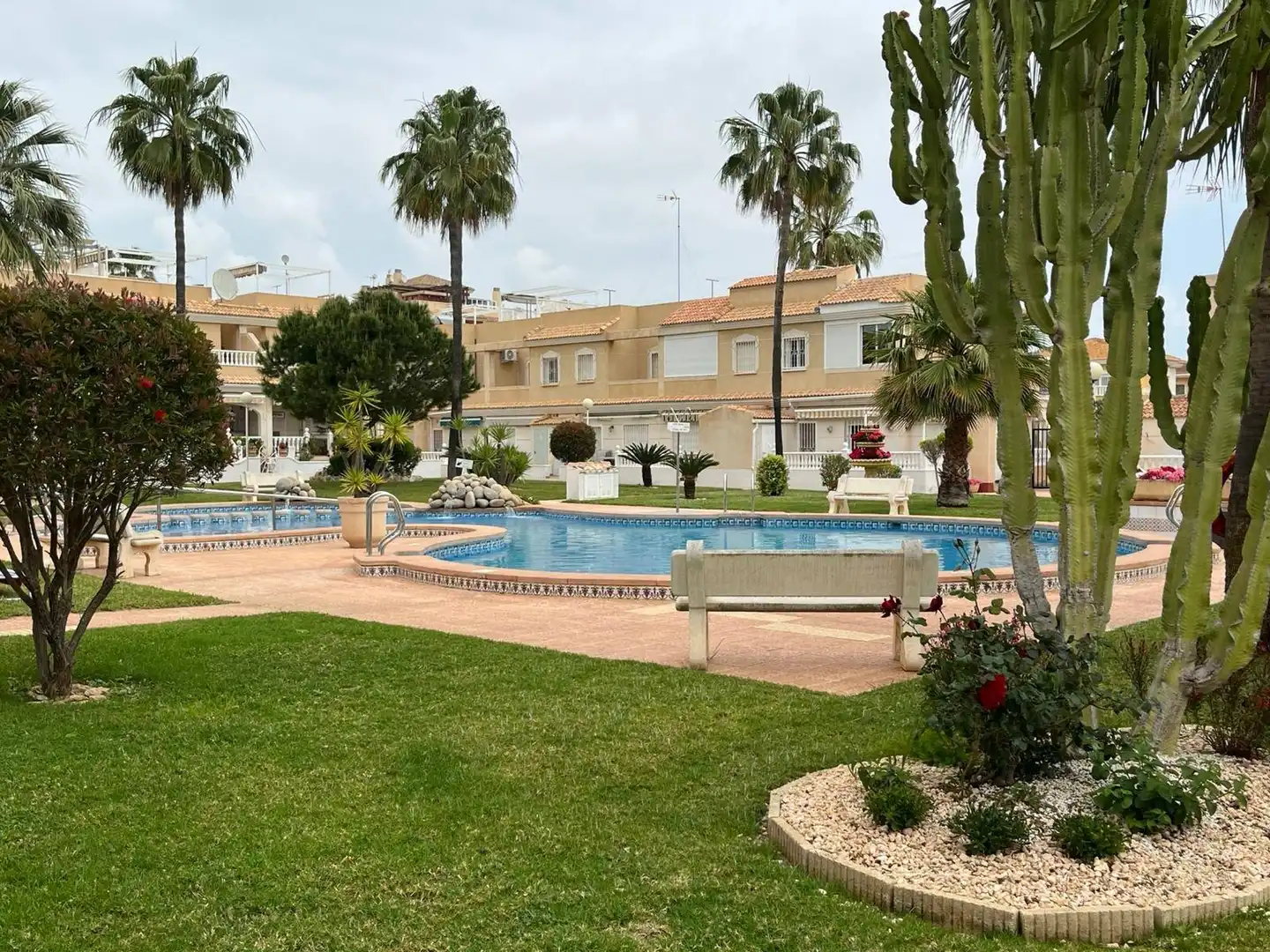 Piscina de Apartament en venda en Los Alcázares amb Aire condicionat, Calefacció i Jardí privat
