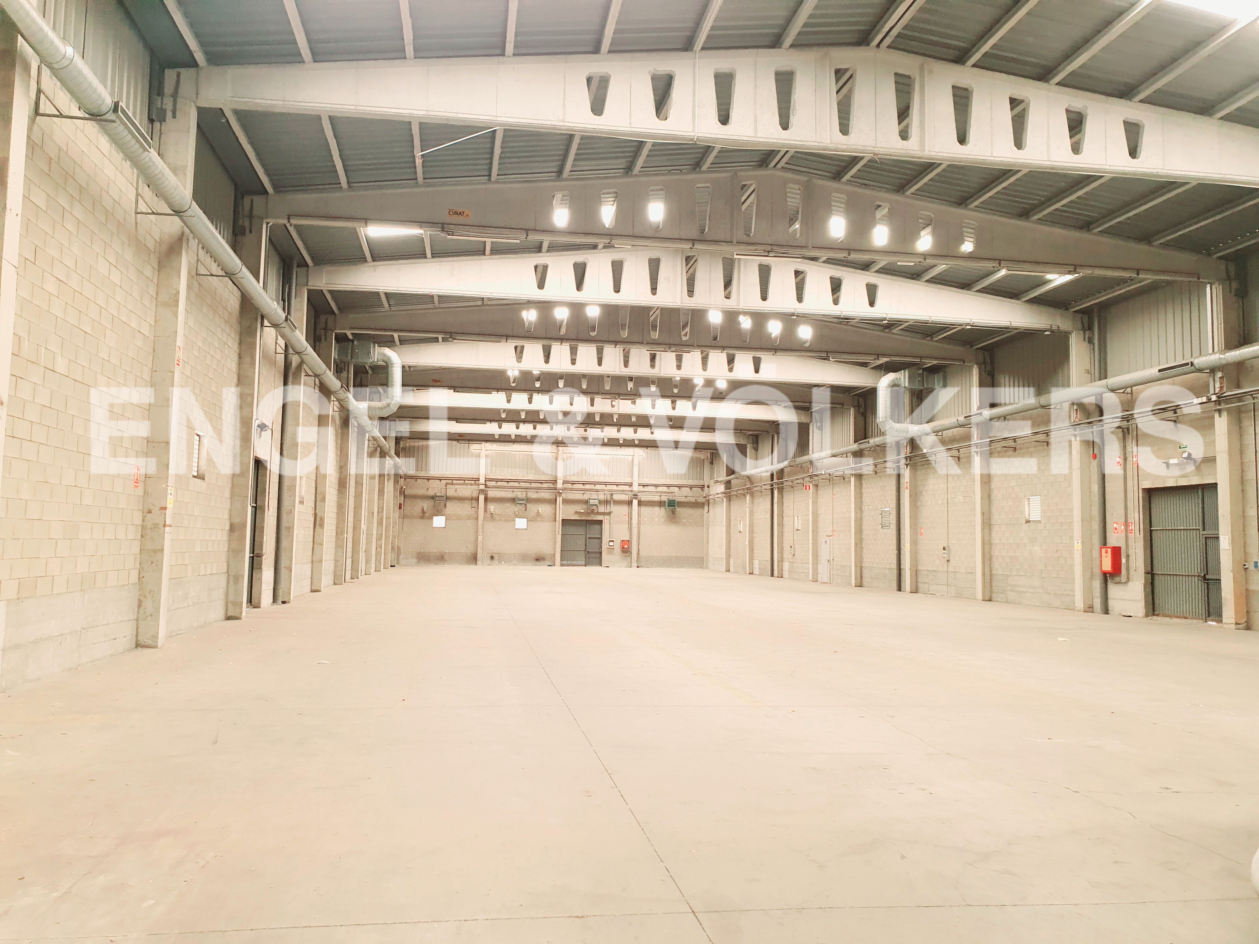 Nau industrial de lloguer en Terrassa