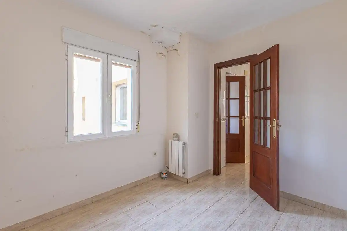 Flat for rent in Granada  with Air Conditioner and Heating