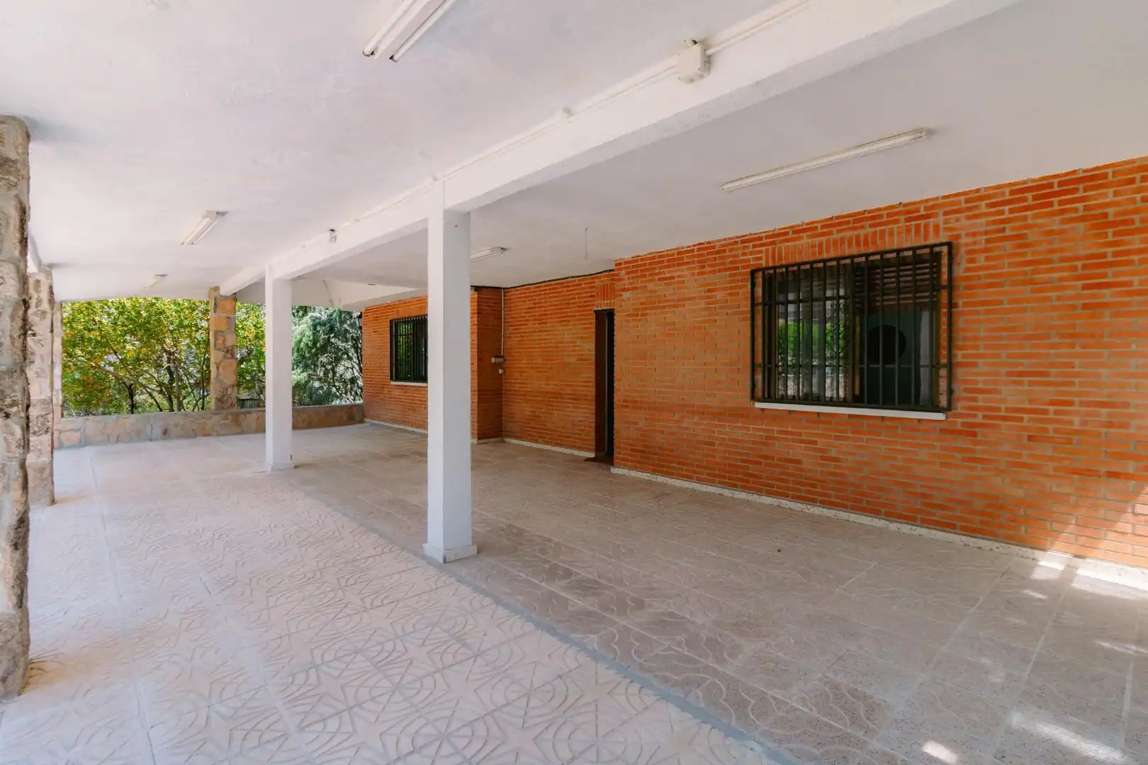 Vista exterior de Casa o xalet en venda en Las Rozas de Madrid amb Calefacció, Jardí privat i Parquet
