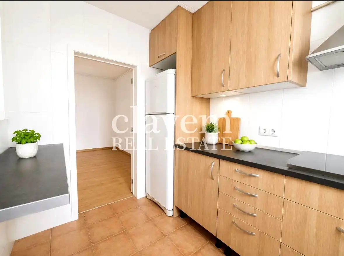 Küche von Wohnung zum Verkauf in Montgat mit Klimaanlage und Terrasse