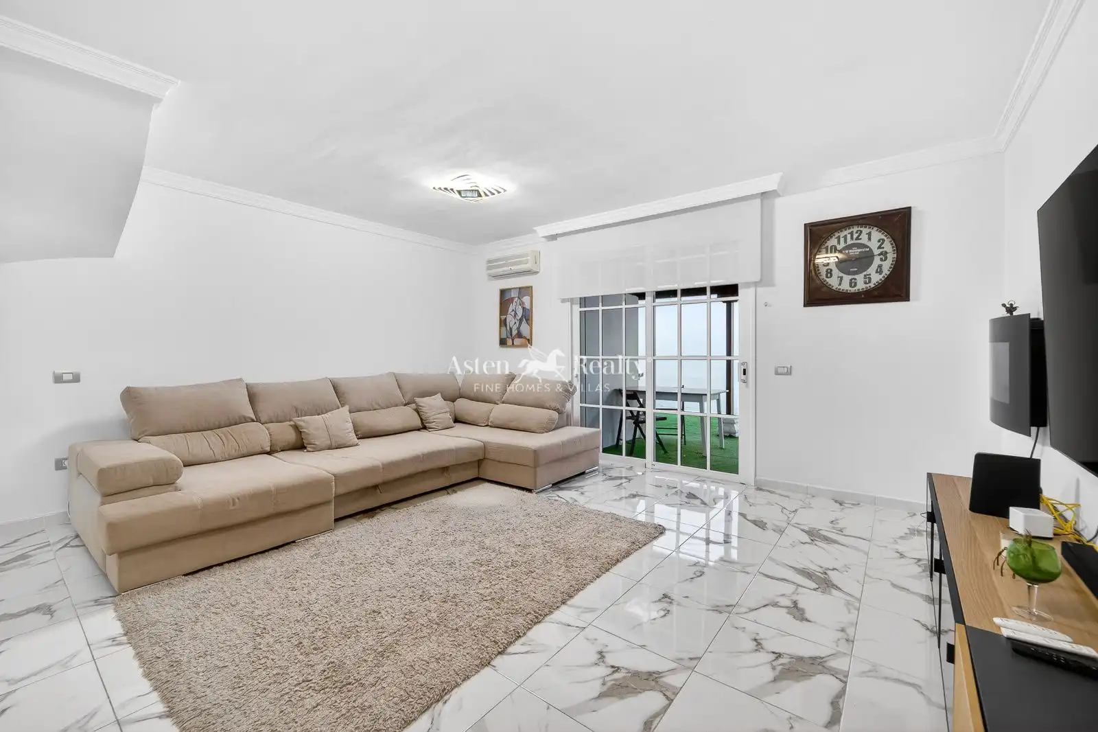 Sala d'estar de Casa adosada en venda en Granadilla de Abona amb Terrassa, Traster i Moblat