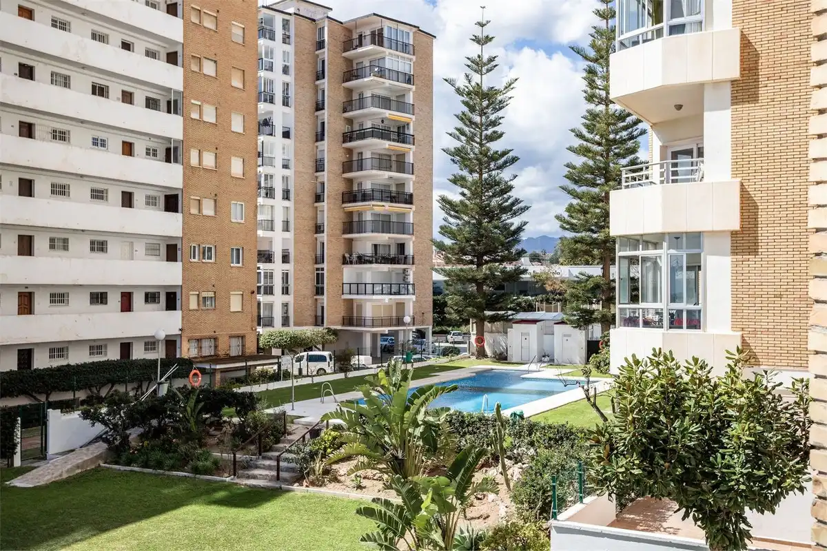 Außenansicht von Erdgeschoss zum Verkauf in Fuengirola mit Terrasse