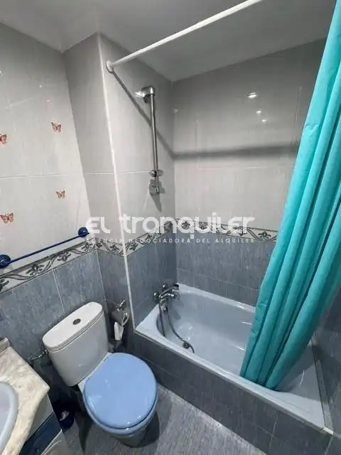 Bathroom of Flat for rent in Madrid  with Air Conditioner, Furnished and Washing machine