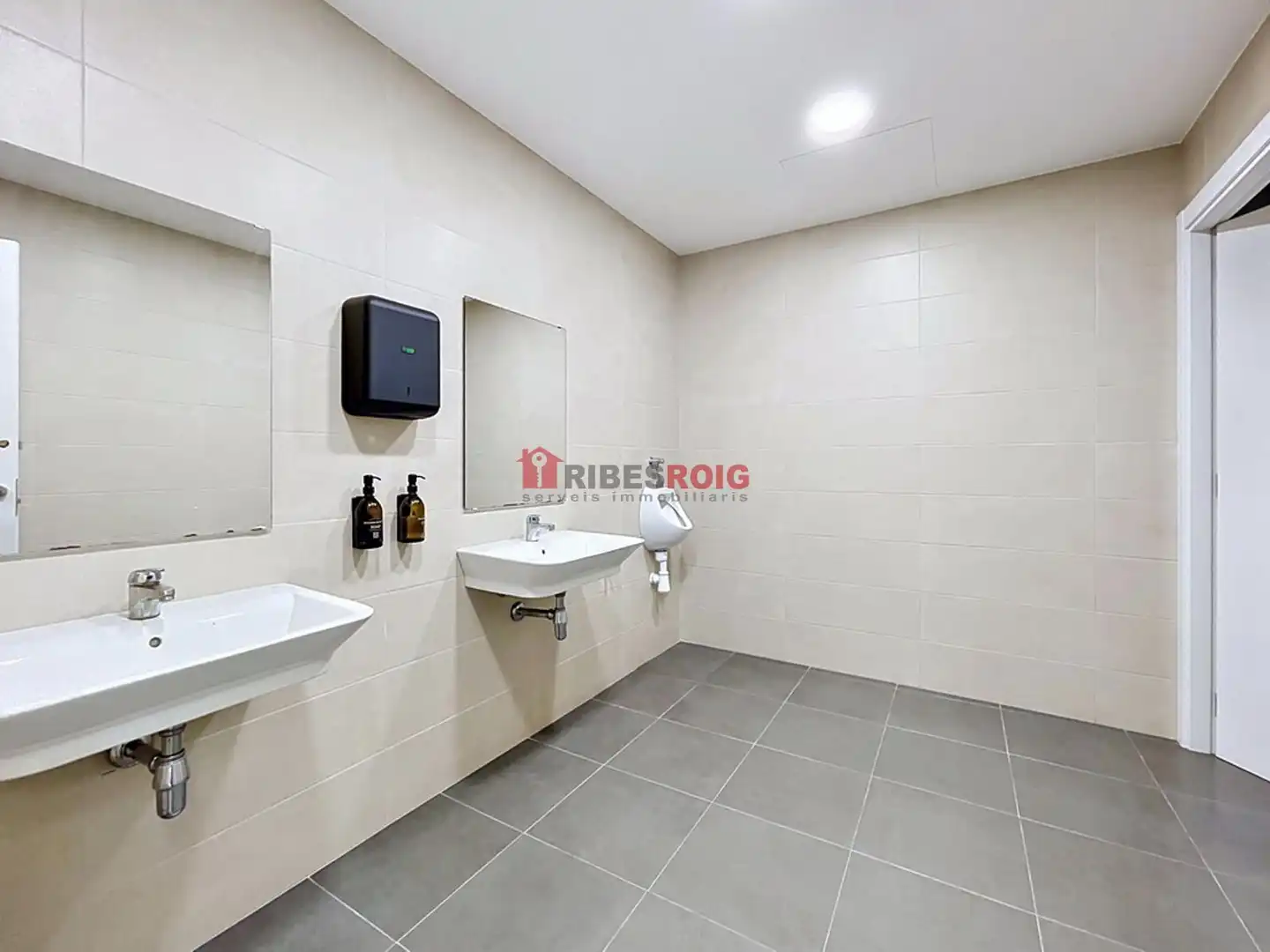 Baño de Oficina de alquiler en Sant Pere de Ribes con Aire acondicionado, Calefacción y Internet