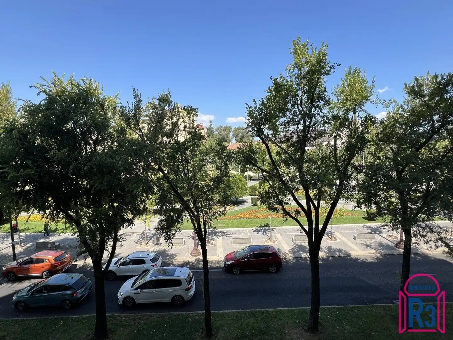 Vista exterior de Piso en venta en León Capital  con Calefacción, Terraza y Trastero